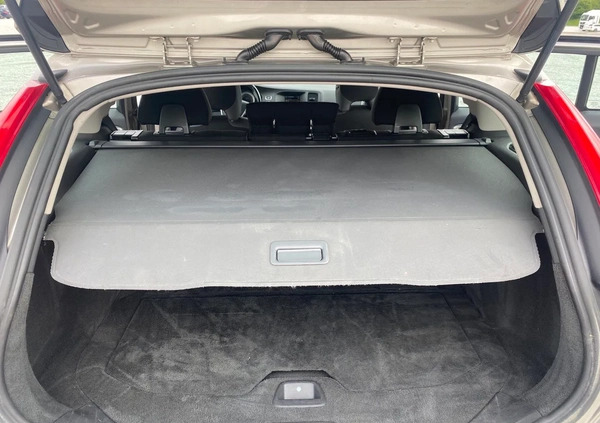 Volvo V60 cena 31000 przebieg: 251000, rok produkcji 2010 z Warszawa małe 191
